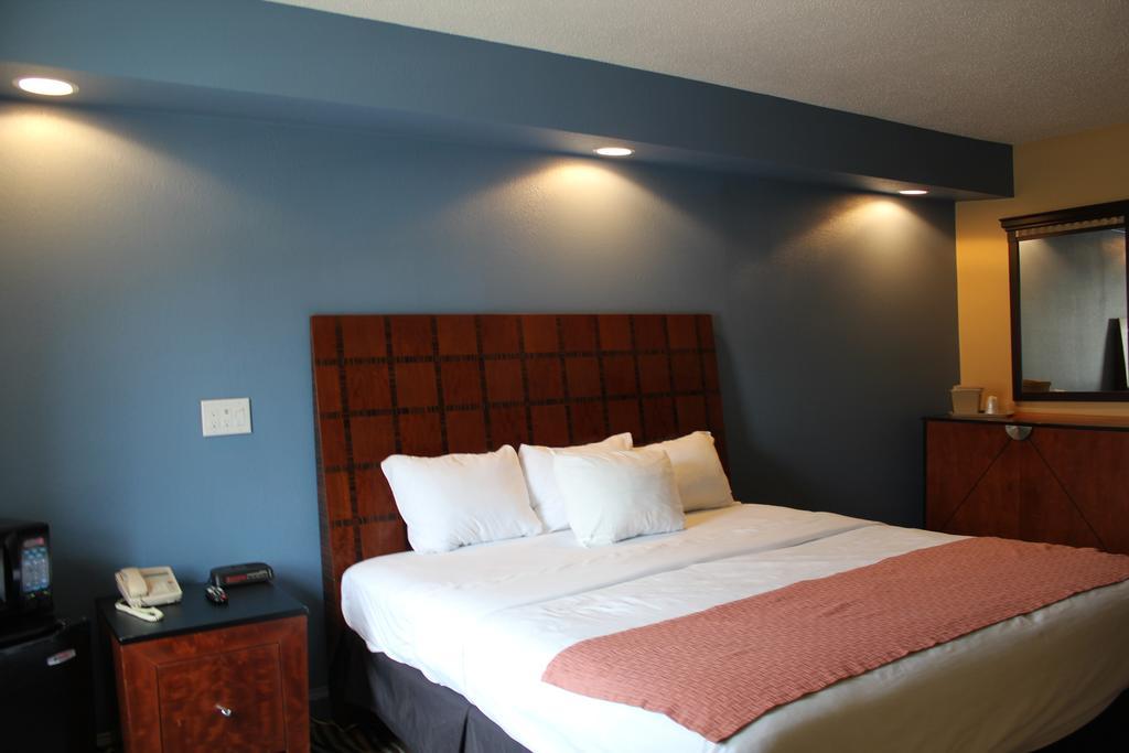 Excel Inn & Suites 夏律第镇 客房 照片
